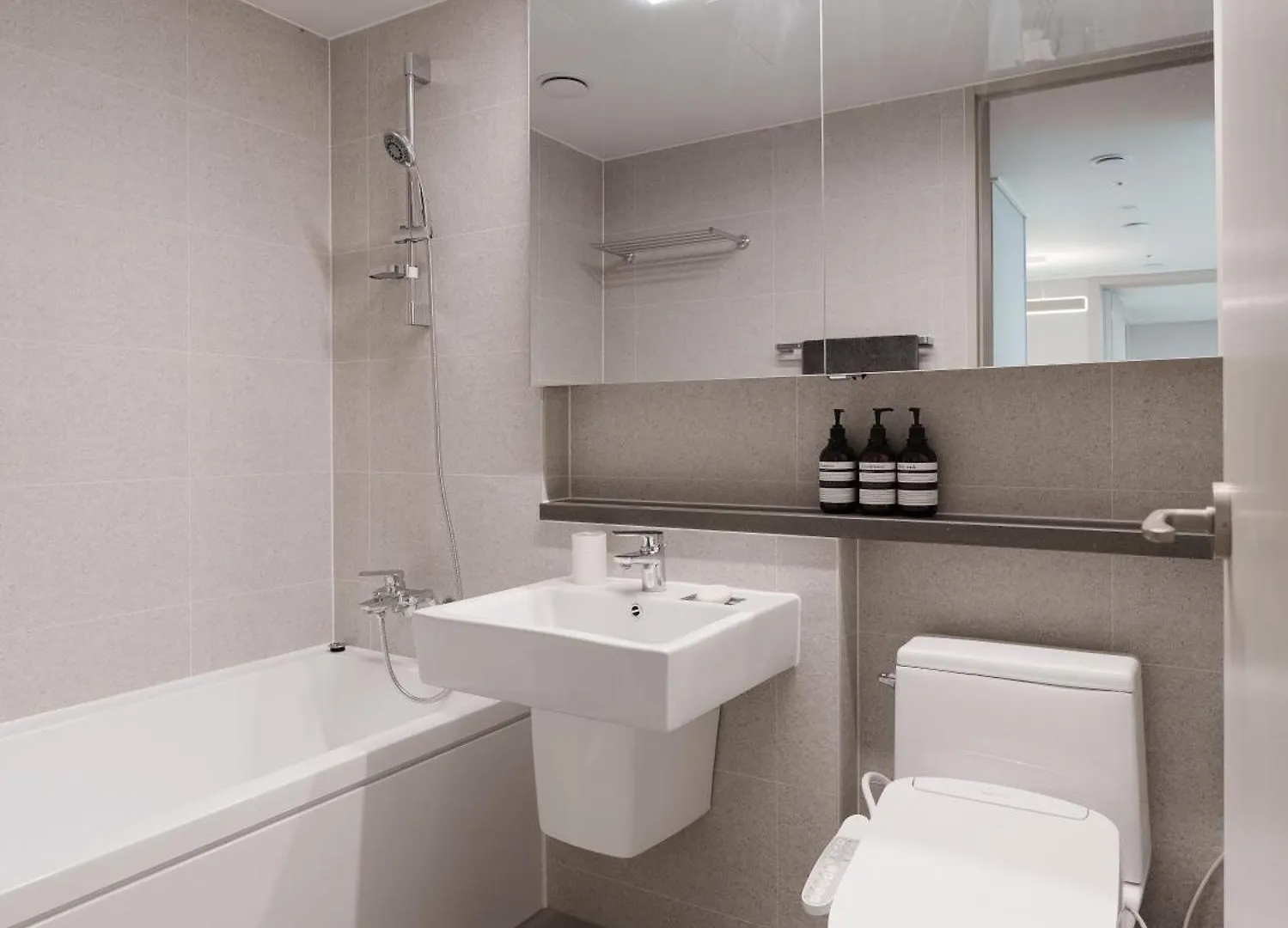 인천 인하대역 풀옵션 2룸 공항과 송도 가까운 고층 뷰가 멋진집 Apartment  Incheon